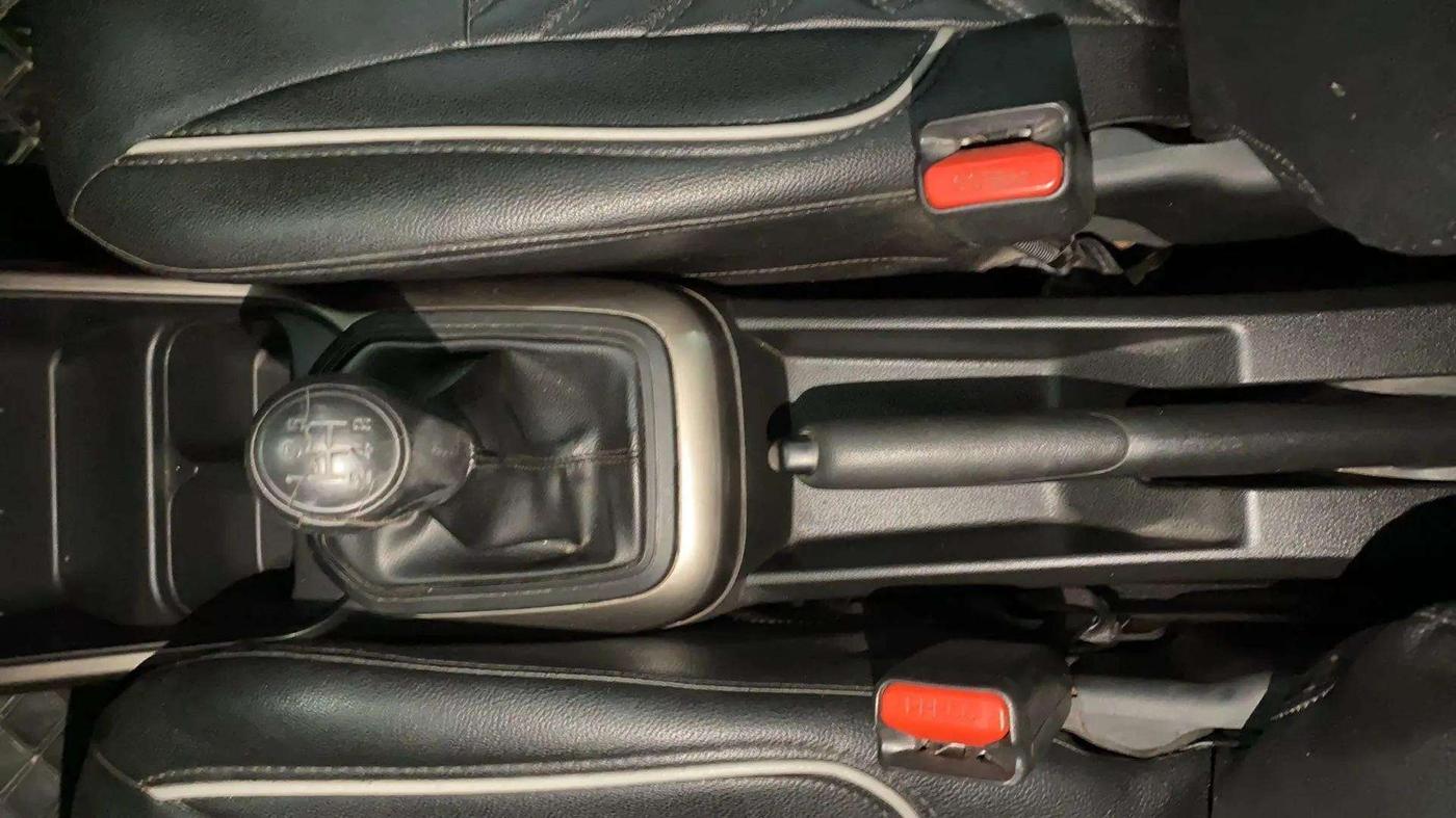 2017 Maruti IGNIS SIGMA 1.2, Petrol, Manual, 57,391 km, Gear Lever