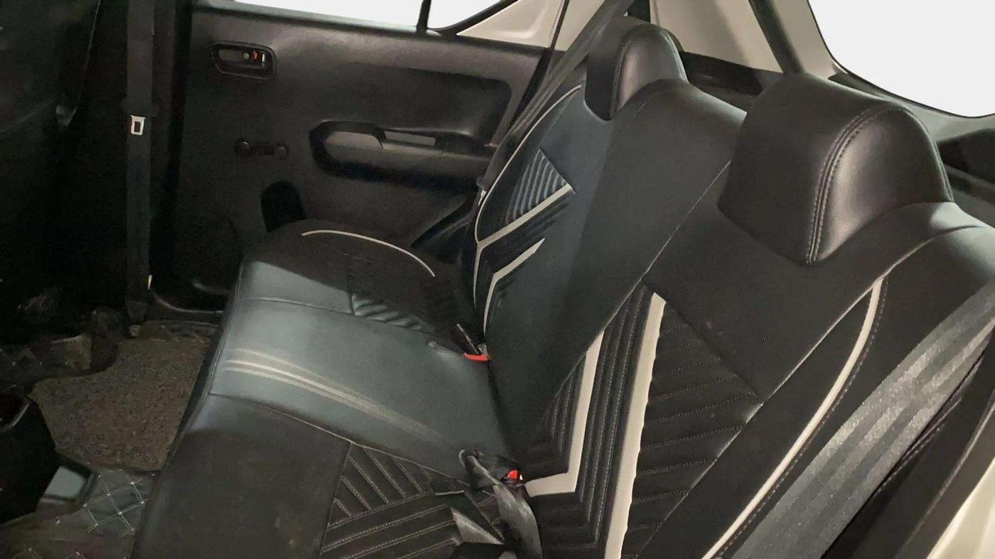 2017 Maruti IGNIS SIGMA 1.2, Petrol, Manual, 57,391 km, Right Side Rear Door Cabin