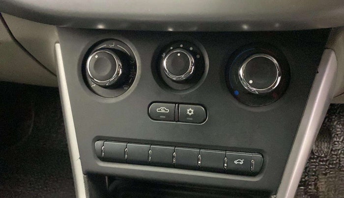 2019 Tata NEXON XM PETROL, Petrol, Manual, 29,473 km, AC Unit - Directional switch has minor damage