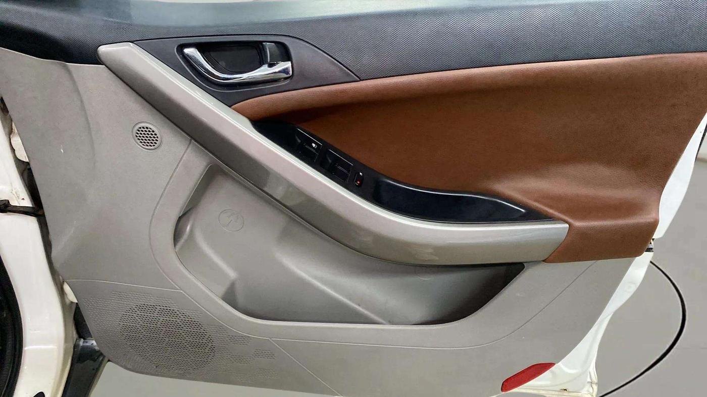 2018 Tata NEXON XZ PLUS PETROL, Petrol, Manual, 72,283 km, Driver Side Door Panels Control