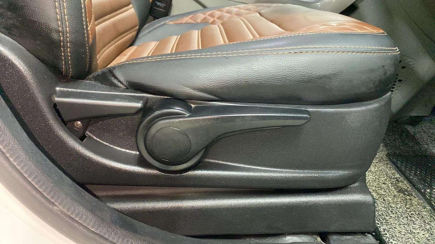 2018 Tata NEXON XZ PLUS PETROL, Petrol, Manual, 72,283 km, Driver Side Adjustment Panel