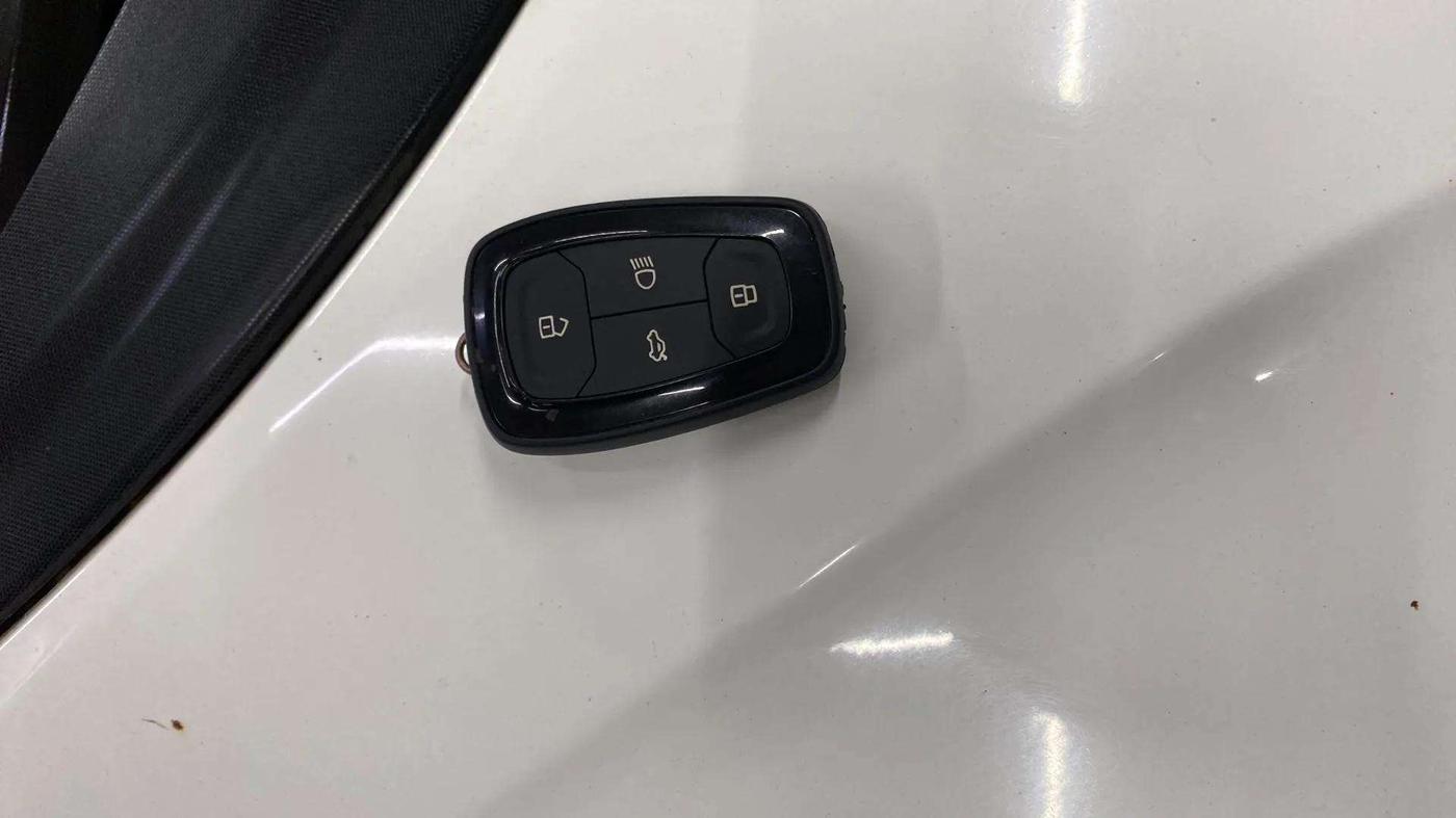 2018 Tata NEXON XZ PLUS PETROL, Petrol, Manual, 72,283 km, Key Close Up