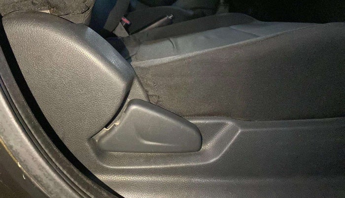 2016 Renault Kwid RXT 0.8, Petrol, Manual, 47,540 km, Driver Side Adjustment Panel