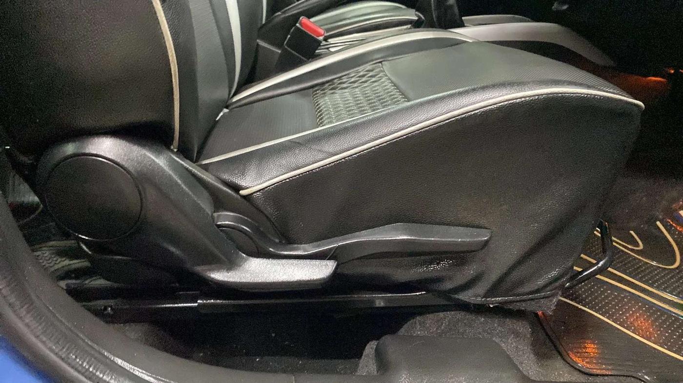 2017 Maruti Baleno ZETA PETROL 1.2, Petrol, Manual, 68,125 km, Driver Side Adjustment Panel