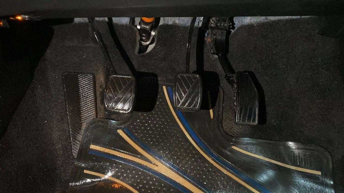 2017 Maruti Baleno ZETA PETROL 1.2, Petrol, Manual, 68,125 km, Pedals