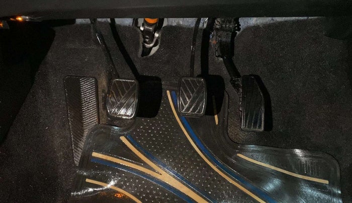 2017 Maruti Baleno ZETA PETROL 1.2, Petrol, Manual, 68,125 km, Pedals