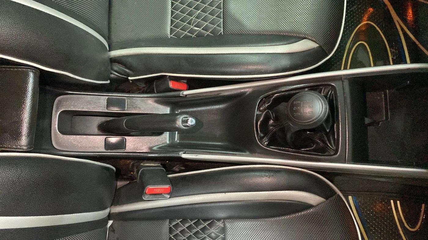 2017 Maruti Baleno ZETA PETROL 1.2, Petrol, Manual, 68,125 km, Gear Lever