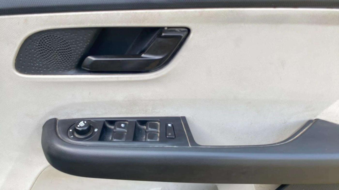 2022 Tata ALTROZ XM PLUS PETROL, Petrol, Manual, 30,890 km, Driver Side Door Panels Control