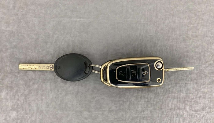 2022 Tata PUNCH ADVENTURE RHYTHM PACK MT, Petrol, Manual, 38,200 km, Key Close Up