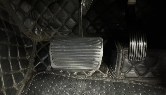 2022 Mahindra Thar LX PETROL HT 4WD AT, Petrol, Automatic, 57,195 km, Pedals