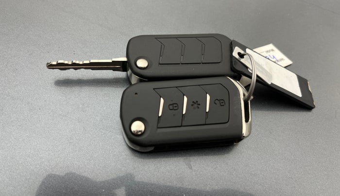 2022 Mahindra Thar LX PETROL HT 4WD AT, Petrol, Automatic, 57,195 km, Key Close Up