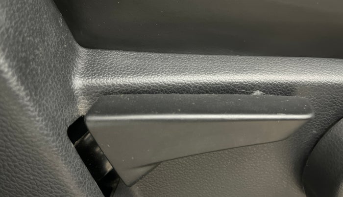 2022 Mahindra Thar LX PETROL HT 4WD AT, Petrol, Automatic, 57,195 km, Driver Side Adjustment Panel