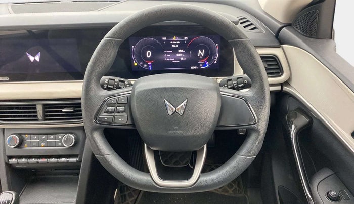 2021 Mahindra XUV700 AX 5 P MT 5 STR, Petrol, Manual, 65,709 km, Steering Wheel Close Up