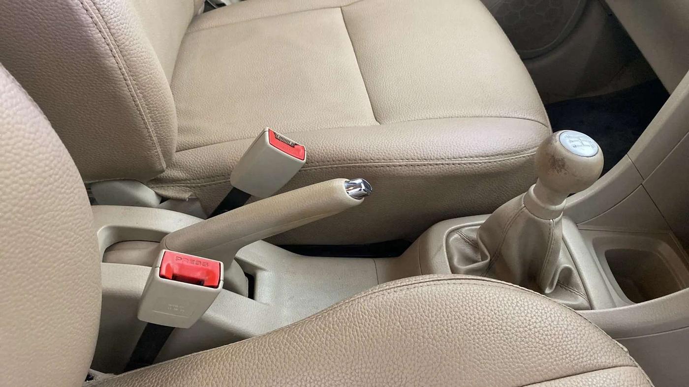 2015 Maruti Swift Dzire VXI, Petrol, Manual, 73,175 km, Gear Lever