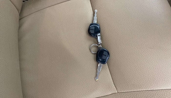 2015 Maruti Swift Dzire VXI, Petrol, Manual, 73,175 km, Key Close Up