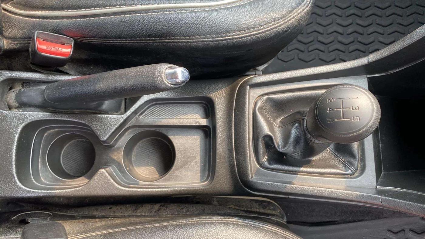 2022 Maruti Vitara Brezza LXI, Petrol, Manual, 10,011 km, Gear Lever