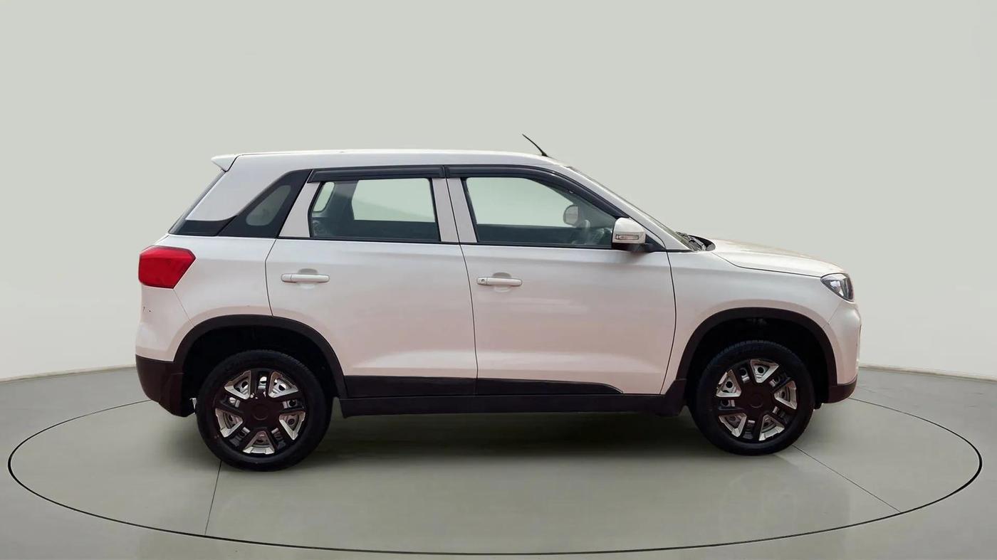 2022 Maruti Vitara Brezza LXI, Petrol, Manual, 10,011 km, Right Side View