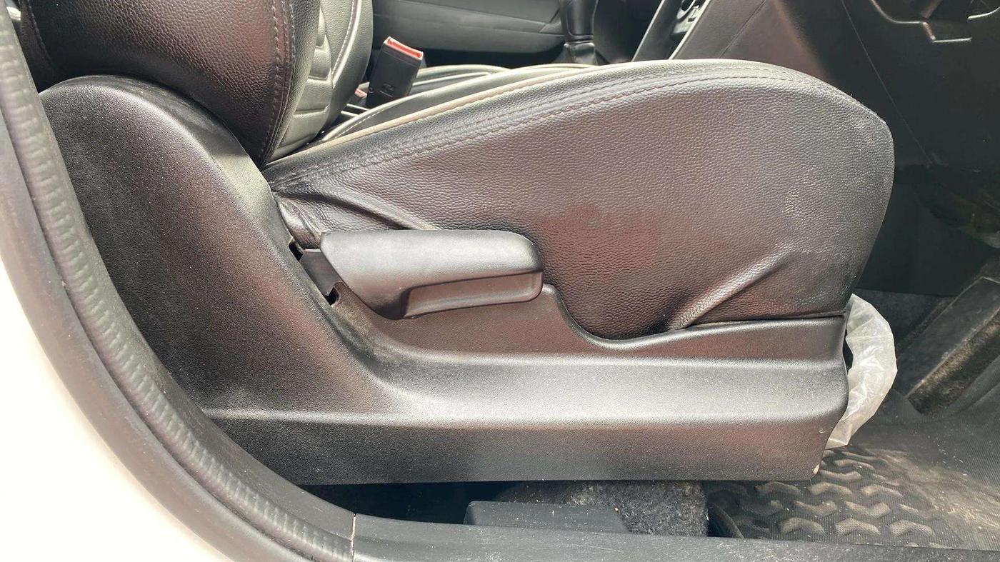 2022 Maruti Vitara Brezza LXI, Petrol, Manual, 10,011 km, Driver Side Adjustment Panel