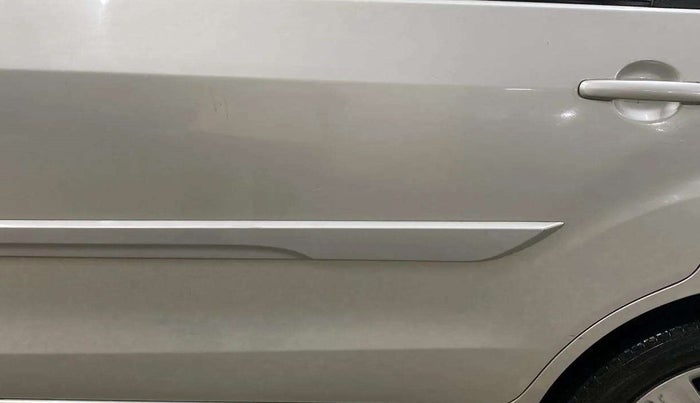 2016 Maruti Ertiga VDI SHVS, Diesel, Manual, 61,867 km, Rear left door - Beading has minor damage