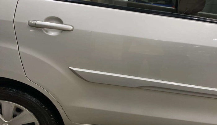 2016 Maruti Ertiga VDI SHVS, Diesel, Manual, 61,867 km, Right rear door - Beading has minor damage