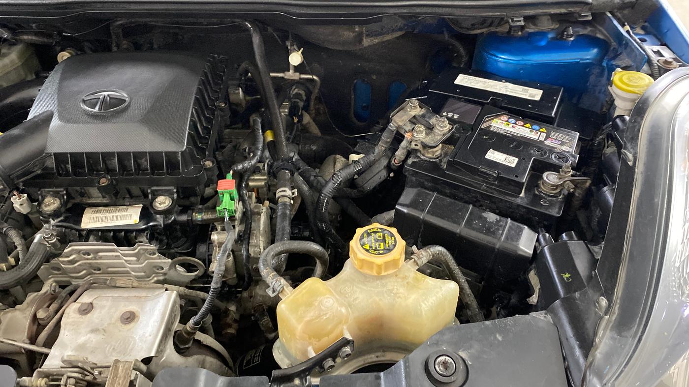 2018 Tata NEXON XE PETROL, Petrol, Manual, 84,911 km, Engine View - Left