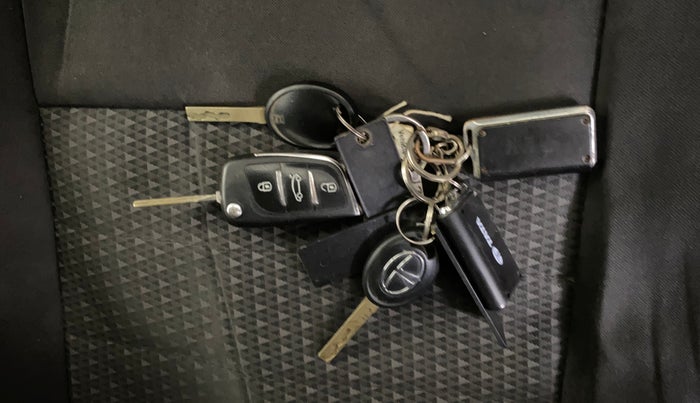 2018 Tata NEXON XE PETROL, Petrol, Manual, 83,505 km, Key Close Up