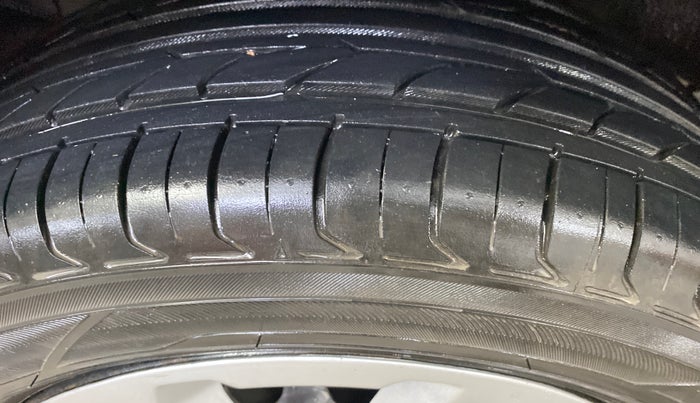 2018 Tata NEXON XE PETROL, Petrol, Manual, 83,505 km, Right Rear Tyre Tread