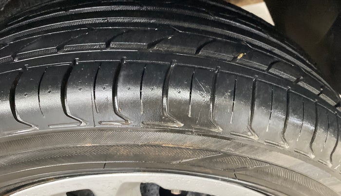 2018 Tata NEXON XE PETROL, Petrol, Manual, 83,505 km, Left Rear Tyre Tread