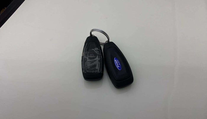 2015 Ford Ecosport TITANIUM+ 1.0L ECOBOOST, Petrol, Manual, 1,08,945 km, Key Close Up