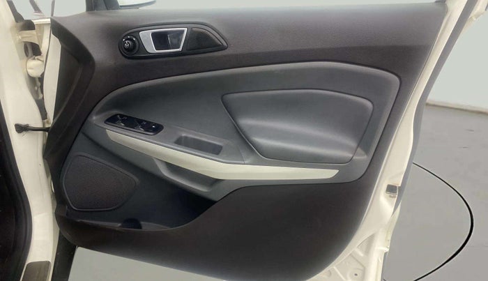 2015 Ford Ecosport TITANIUM+ 1.0L ECOBOOST, Petrol, Manual, 1,08,945 km, Driver Side Door Panels Control