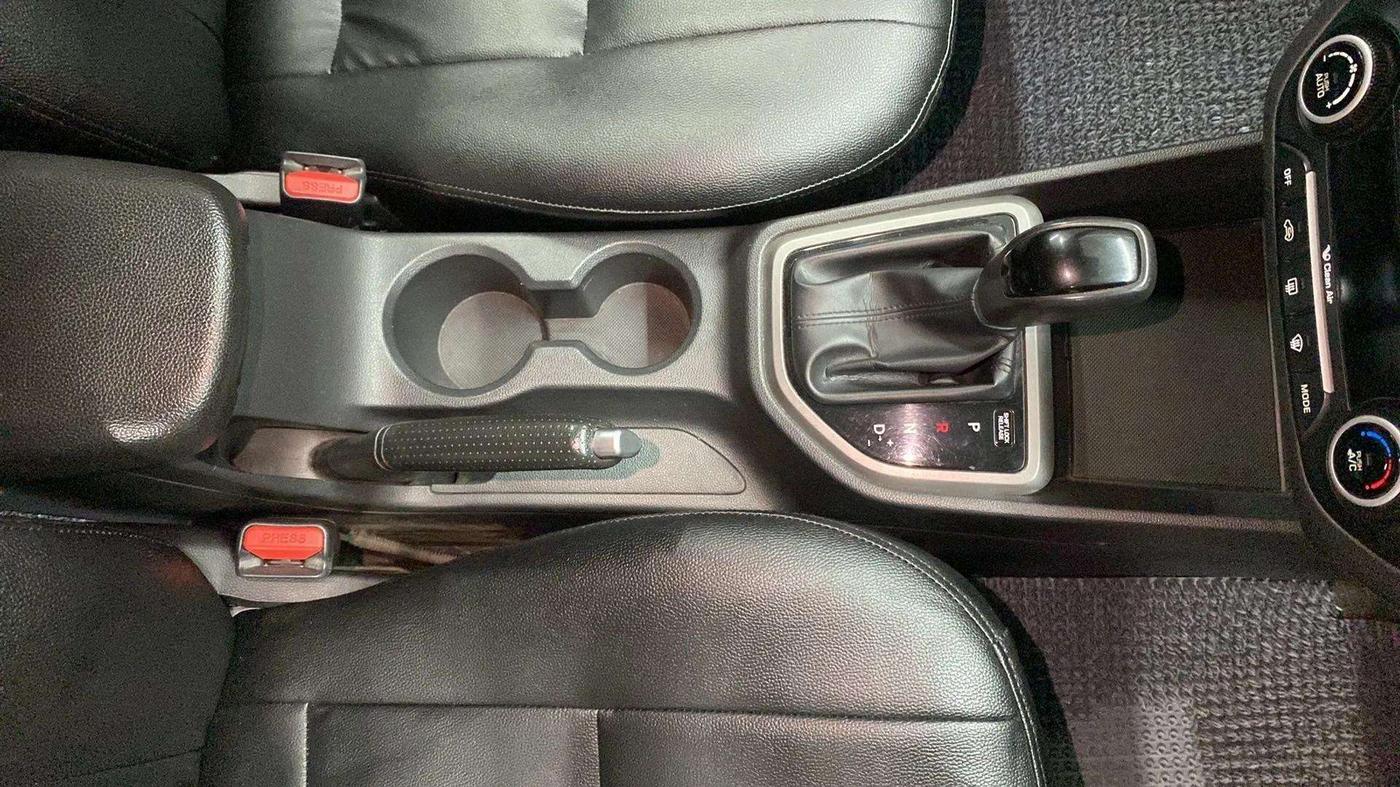 2017 Hyundai Creta SX PLUS AT 1.6 PETROL, Petrol, Automatic, 82,050 km, Gear Lever