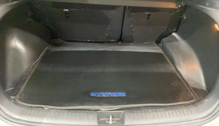 2017 Hyundai Creta SX PLUS AT 1.6 PETROL, Petrol, Automatic, 82,050 km, Boot Inside