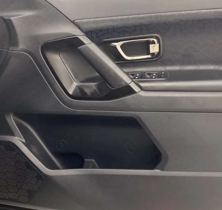 2022 Tata Harrier XZ PLUS 2.0L DARK EDITION, Diesel, Manual, 18,669 km, Driver Side Door Panels Control