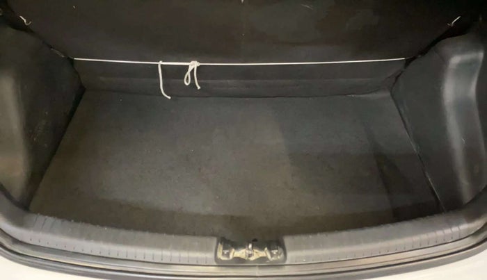 2014 Hyundai Grand i10 SPORTZ 1.2 KAPPA VTVT, Petrol, Manual, 90,576 km, Boot Inside