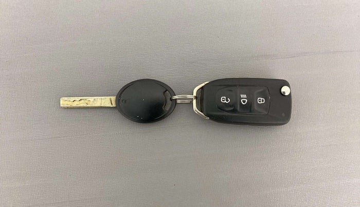 2021 Tata NEXON XZ PETROL, Petrol, Manual, 39,247 km, Key Close Up