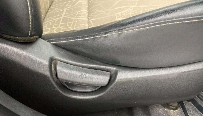 2018 Hyundai Grand i10 MAGNA 1.2 KAPPA VTVT, Petrol, Manual, 44,195 km, Driver Side Adjustment Panel