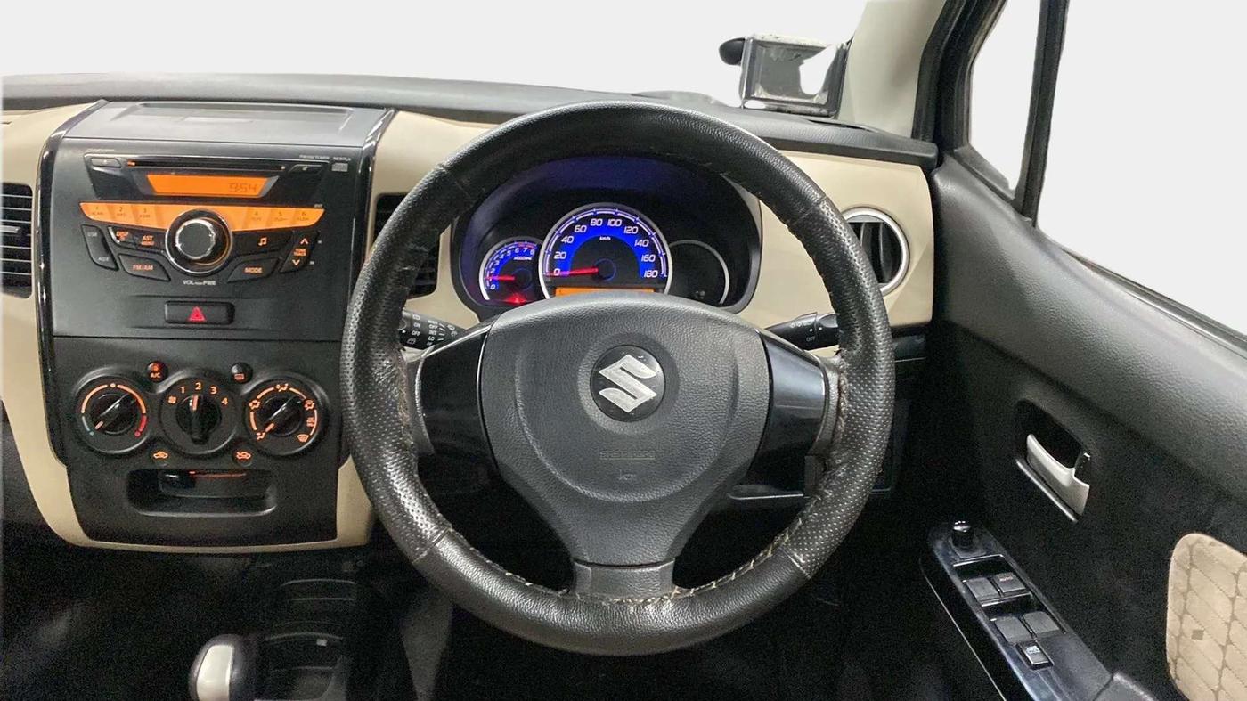 2017 Maruti Wagon R 1.0 VXI+ AMT, Petrol, Automatic, 45,340 km, Steering Wheel Close Up