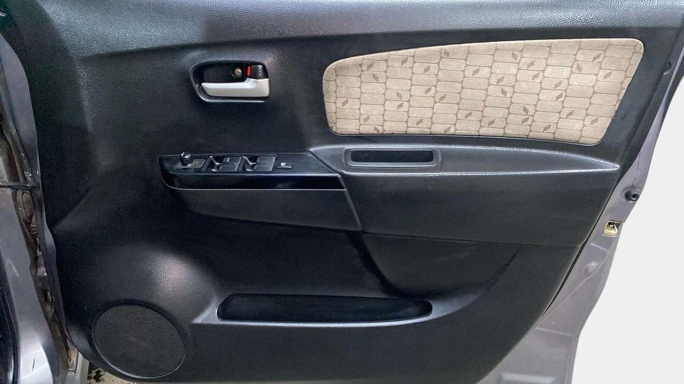 2017 Maruti Wagon R 1.0 VXI+ AMT, Petrol, Automatic, 45,340 km, Driver Side Door Panels Control