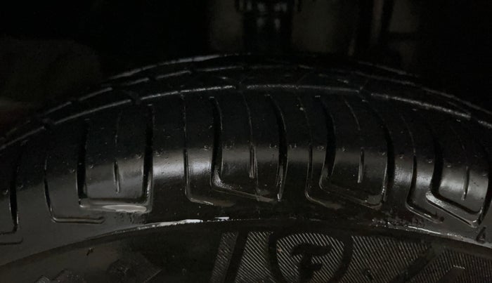 2017 Renault Kwid RXL, Petrol, Manual, 75,738 km, Right Front Tyre Tread