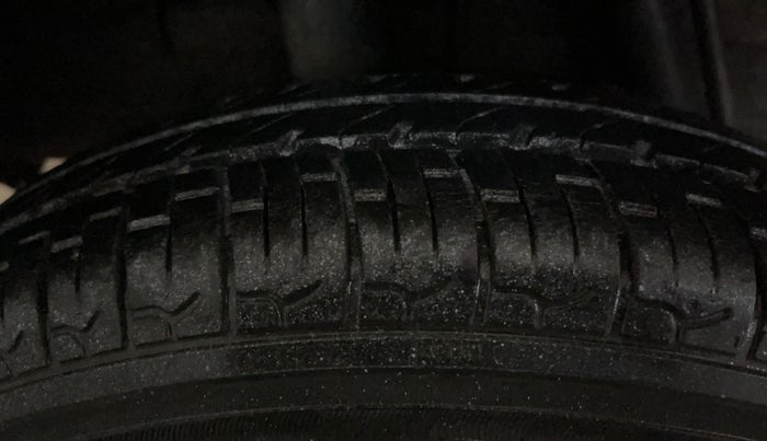 2017 Renault Kwid RXL, Petrol, Manual, 75,738 km, Right Rear Tyre Tread