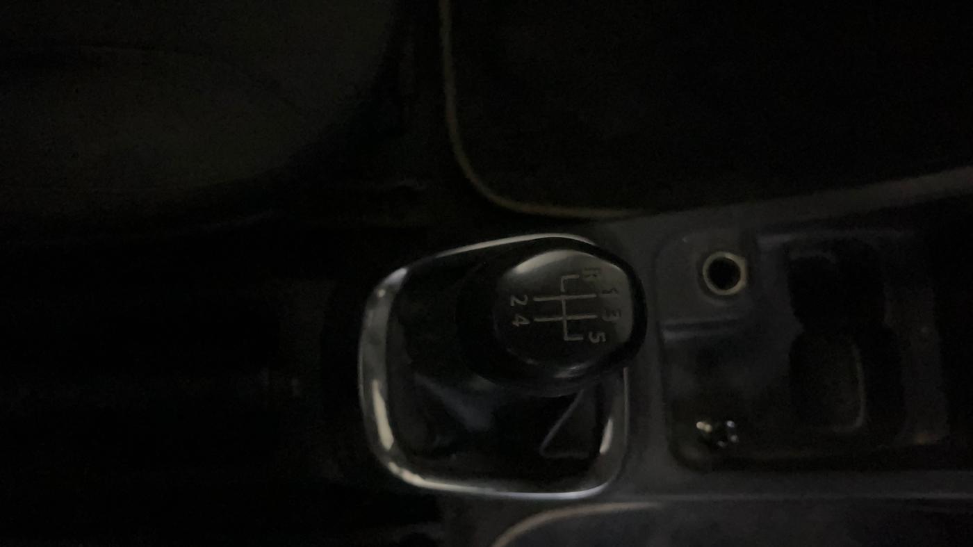 2017 Renault Kwid RXL, Petrol, Manual, 75,750 km, Gear Lever