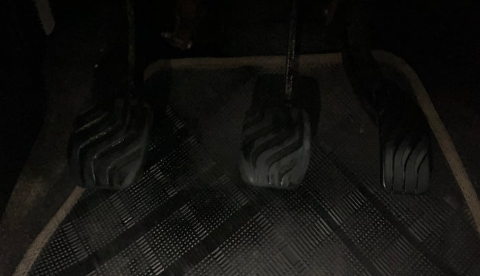 2017 Renault Kwid RXL, Petrol, Manual, 75,738 km, Pedals