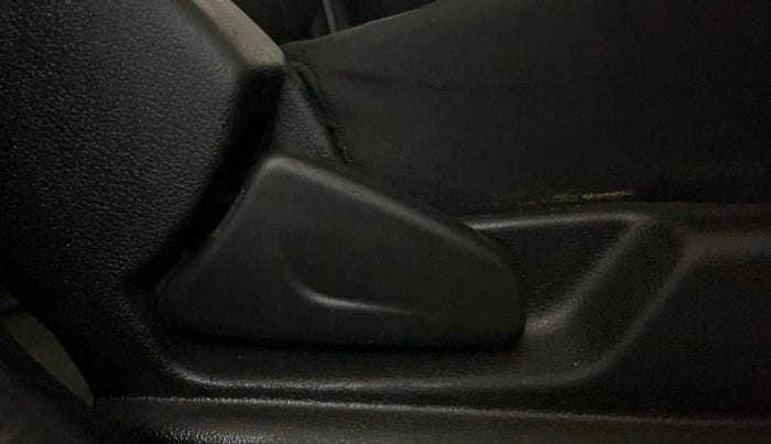 2017 Renault Kwid RXL, Petrol, Manual, 75,738 km, Driver Side Adjustment Panel