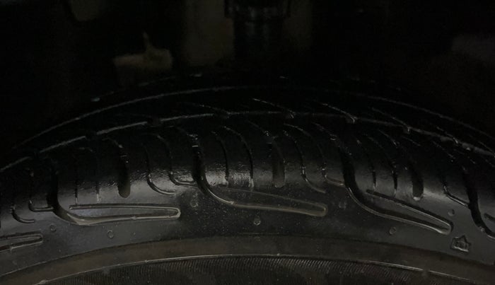 2017 Renault Kwid RXL, Petrol, Manual, 75,738 km, Left Front Tyre Tread