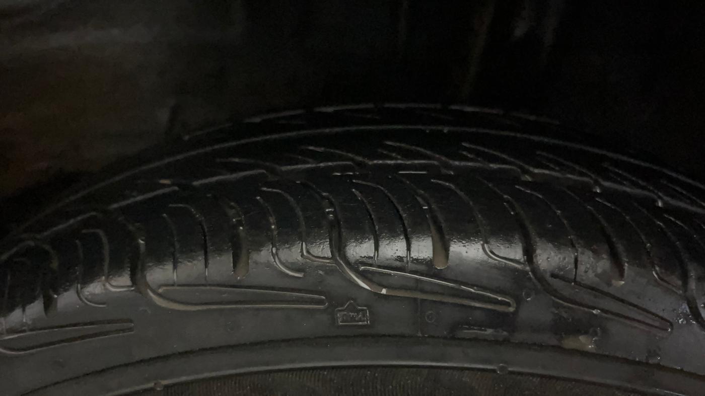 2017 Renault Kwid RXL, Petrol, Manual, 75,750 km, Left Rear Tyre Tread