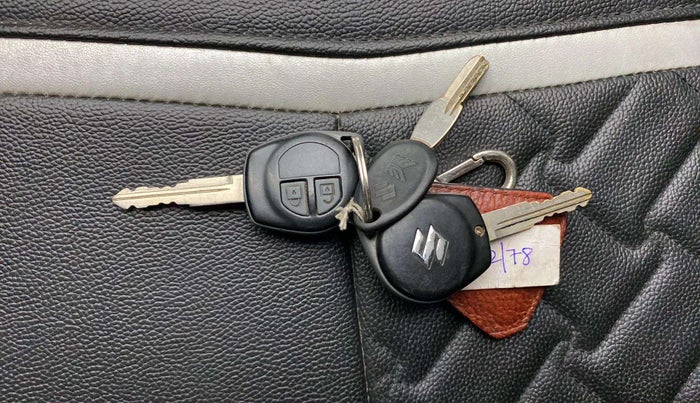 2015 Maruti Swift LXI (O), Petrol, Manual, 86,256 km, Key Close Up
