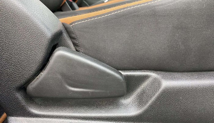 2020 Renault Kwid CLIMBER 1.0 AMT (O), Petrol, Automatic, 29,593 km, Driver Side Adjustment Panel