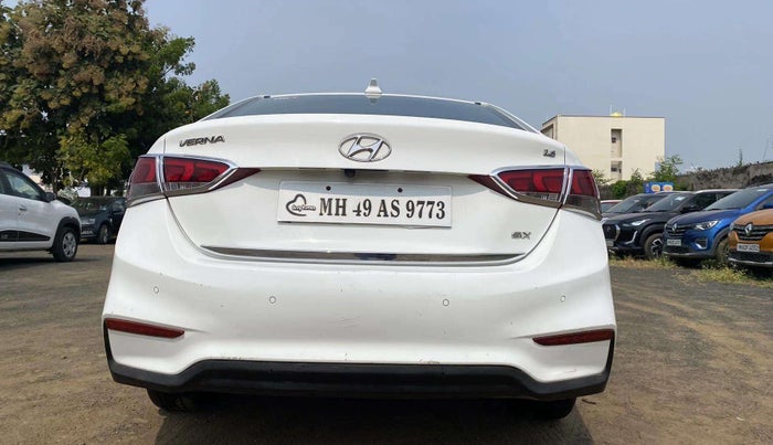 2018 Hyundai Verna 1.6 VTVT SX O, Petrol, Manual, 33,937 km, Rear bumper - Minor scratches