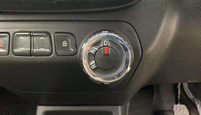 2018 Renault Kwid RXT 1.0 AMT (O), Petrol, Automatic, 30,389 km, Gear Lever