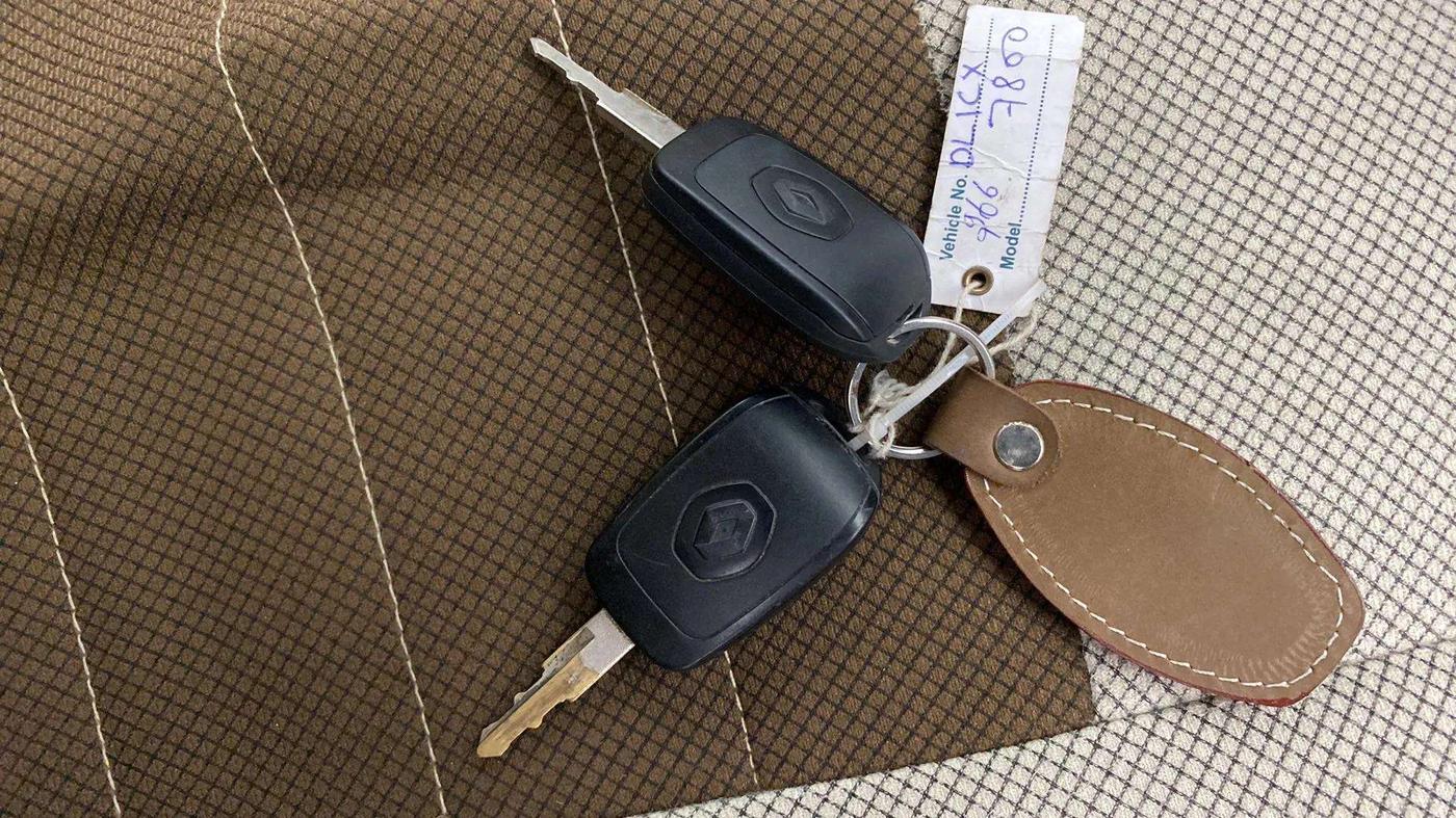 2018 Renault Kwid RXT 1.0 AMT (O), Petrol, Automatic, 30,389 km, Key Close Up